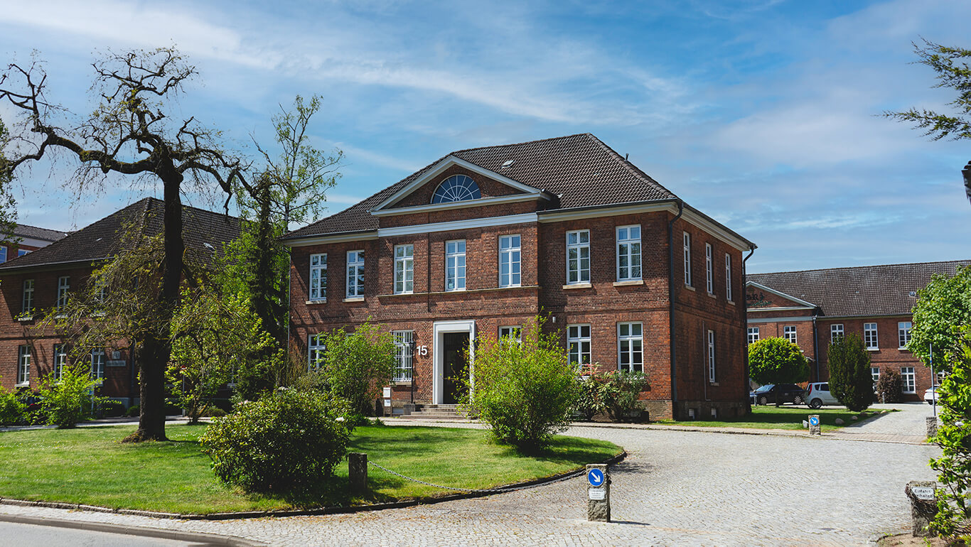 Backsteingebäude von Electric Paper in der Konrad-Zuse-Allee 15 in Lüneburg